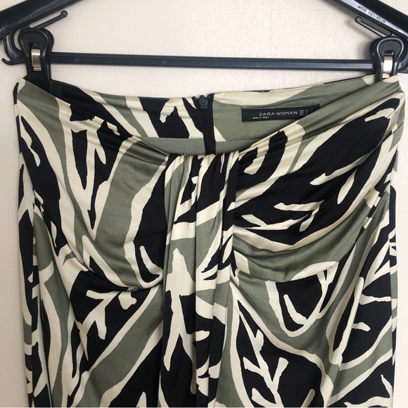 Leaf print midi skirt. - Picture 4 of 10